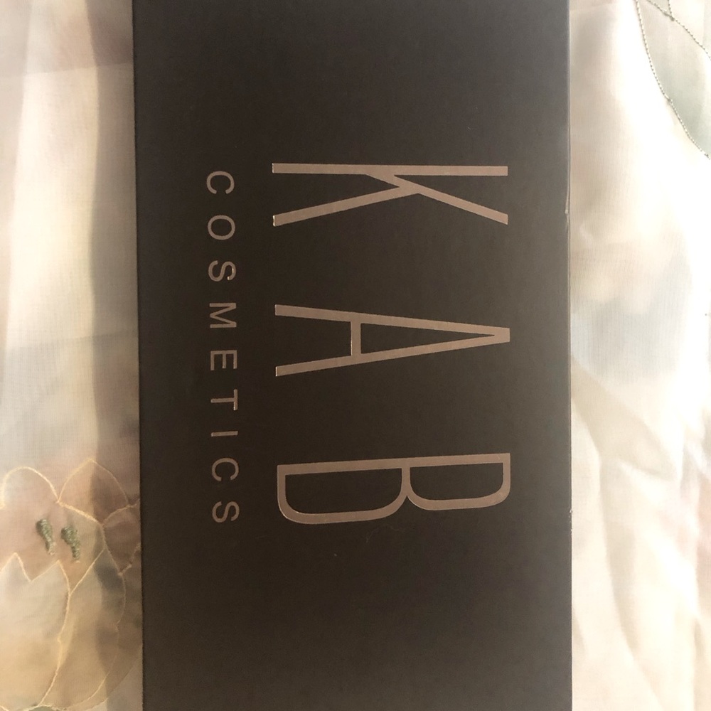 Black Bronzer & Contour Makeup